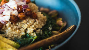 Recetas veganas: Quinoa con verduras al horno