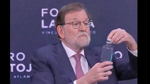 Rajoy se gana las simpatías a izquierda y derecha por su comentario sobre los nuevos tapones de plástico