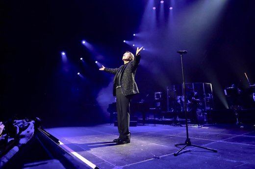 Gran rechazo y polémica en redes por el concierto multitudinario de Raphael en Madrid