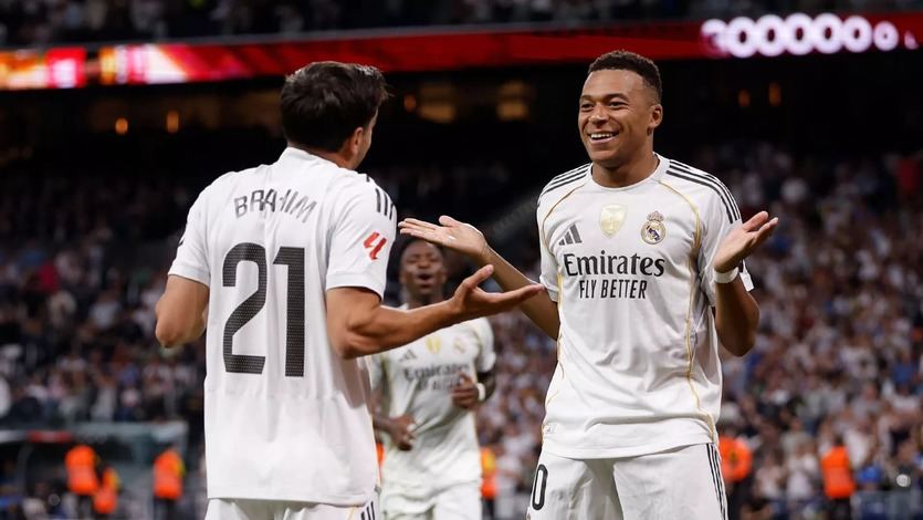 Brahim y Mbappé celebran un gol del Madrid