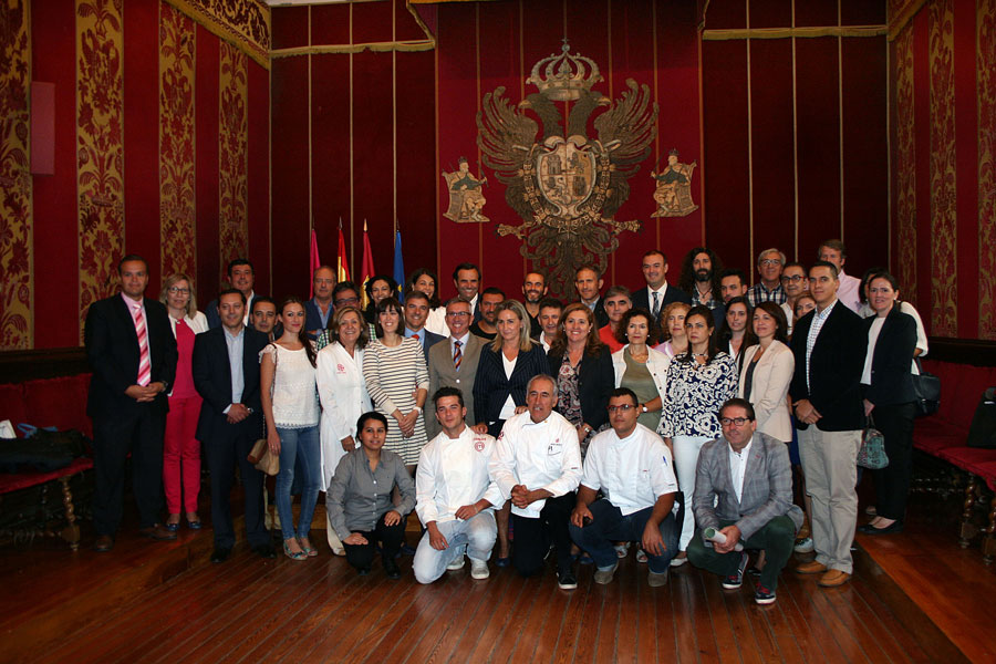 Los hosteleros apoyan al Ayuntamiento de Toledo para lograr la Capitalidad Gastronómica en 2016