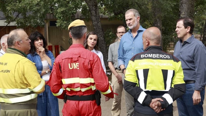 Los reyes visitan la zona cero de los incendios