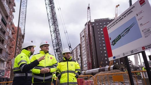 El consejero madrileño de Vivienda, Transportes e Infraestructuras, Jorge Rodrigo, visitando las obras de Conde de Casal