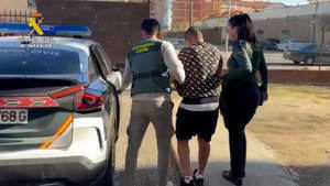 Cuidado con el nuevo robo, el de los falsos repartidores: 3 detenidos por asaltar viviendas