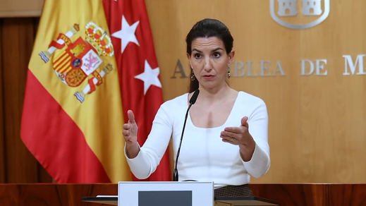 La líder de Vox en Madrid, Rocío Monasterio, dando explicaciones sobre el incidente del voto