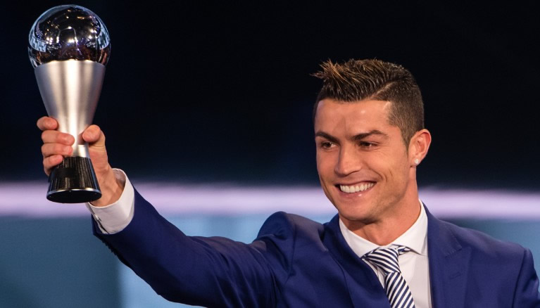 Cristiano cierra su 'annus mirabilis' 2016 con el premio al mejor jugador del mundo