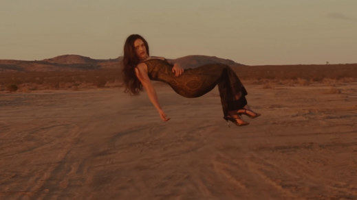 Rosalía en el vídeo de 'Sauvignon Blanc'