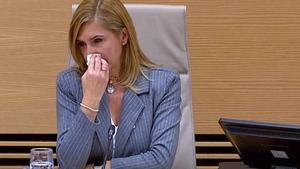 Rufián hace llorar a Salomé Pradas mostrándole la cuerda de una niña que murió en la DANA