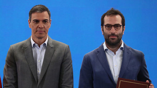 Pedro Sánchez y el ministro de Economía, Carlos Cuerpo