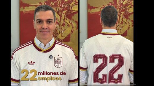 Sánchez, con la camiseta española y el dorsal 22