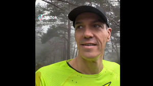 Sánchez sube un vídeo haciendo ciclismo extremo de montaña y las redes se llenan de comentarios