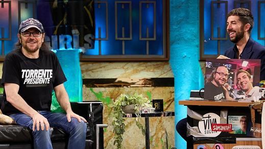 Santiago Segura en 'La Revuelta' con David Broncano