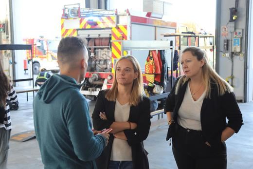 La alcaldesa Sara Hernández visita el parque de bomberos de Getafe
