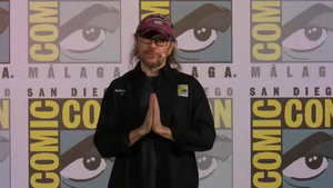 Santiago Segura presenta la Comic-Con de Málaga con polémica: compara disfraces frikis con el Orgullo