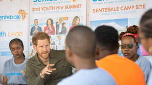 El príncipe Harry, demandado por la ONG que cofundó en África en homenaje a su madre Diana de Gales