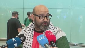 El activista español de la Flotilla de la Libertad y retenido por Israel consigue regresar a España