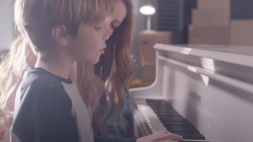 Shakira y sus 2 hijos emocionan cantando juntos en el videoclip oficial de 'Acróstico'