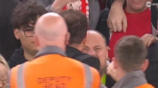 Simeone se encara con el aficionado del Liverpool