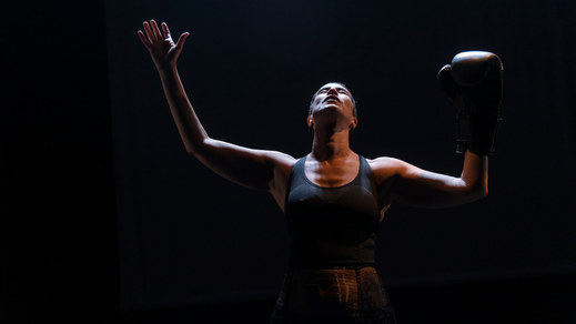 Imagen promocional de 'Siri, mi cuerpo presente'