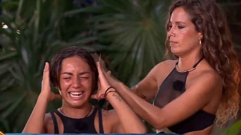 Anita se corta el pelo en Supervivientes