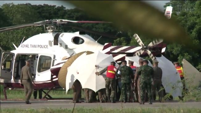 Policía de Tailandia en el rescate en la cueva