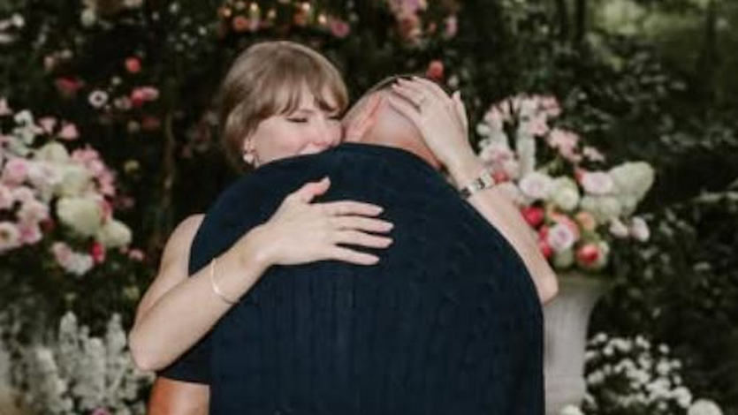Taylor Swift, cantante estadounidense y Travis Kelce, jugador de fútbol americano