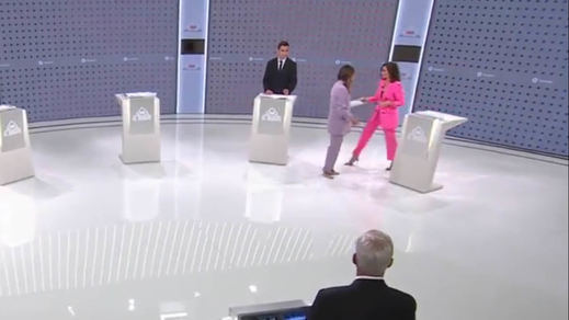El tenso momento entre Ayuso y Jacinto en el debate electoral madrileño: 