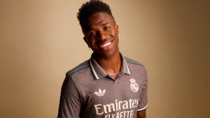La tercera equipación del Real Madrid de la temporada 2024-25 se tiñe de color gris
