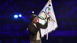 Tom Cruise por los aires y la bienvenida a Los Angeles 2028: así fue la clausura de los Juegos de París