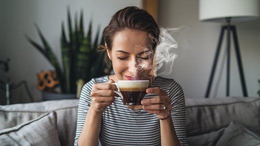 Tomando una taza de café