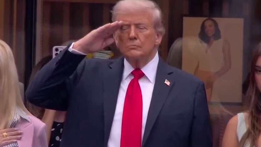 Trump, durante la reproducción del himno nacional en el US Open