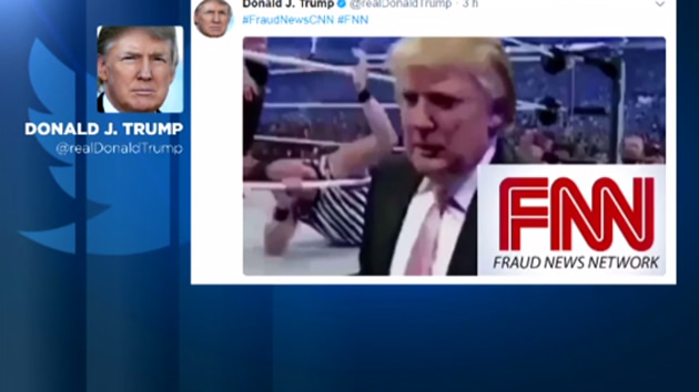 Trump sube un vídeo de ¿broma? simulando pegar a un periodista