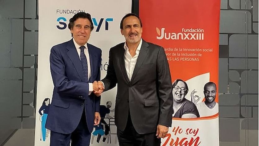 El presidente de Sacyr y la Fundación Sacyr, Manuel Manrique, y el director general de la Fundación Juan XXIII, Javier Arroyo 