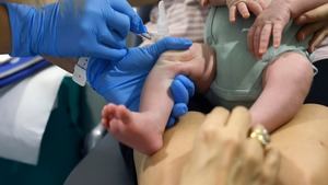 Madrid inicia la vacunación de bebés contra el virus de la bronquiolitis