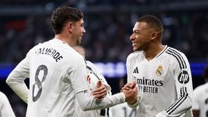 La alegría liguera vuelve a Madrid: Atleti y Real lideran y el Barça entra en crisis