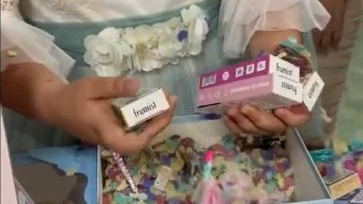NIña recibiendo vapeadores en su comunión
