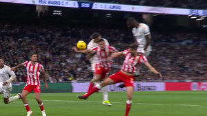 Campaña antimadridista tras el salvavidas del VAR en el partido contra el Almería (3-2)