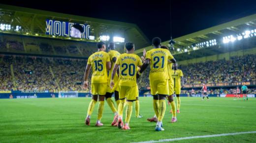 Los jugadores del Villarreal celebran un gol