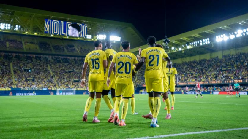 Los jugadores del Villarreal celebran un gol