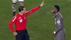 Sigue resonando el escándalo del penalti a Vinicius en Vallecas: el árbitro habría admitido su error