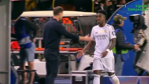 El gesto de Vinicius ante Xabi Alonso al ser cambiado en Almaty