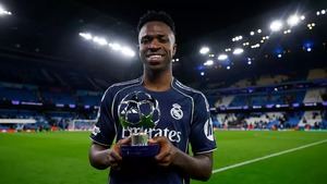 Vinicius recuerda quién es de Oro: doblete para llevar al Madrid a cuartos (1-2)