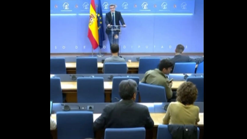 El periodista Vito Quiles, en la sala del Congreso, ante Patxi López