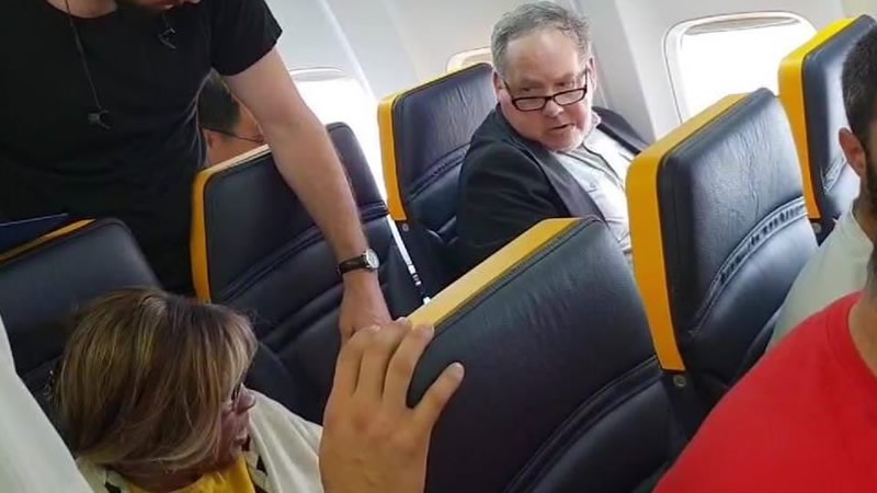 Ryanair explica la otra cara del incidente racista en su vuelo de Barcelona