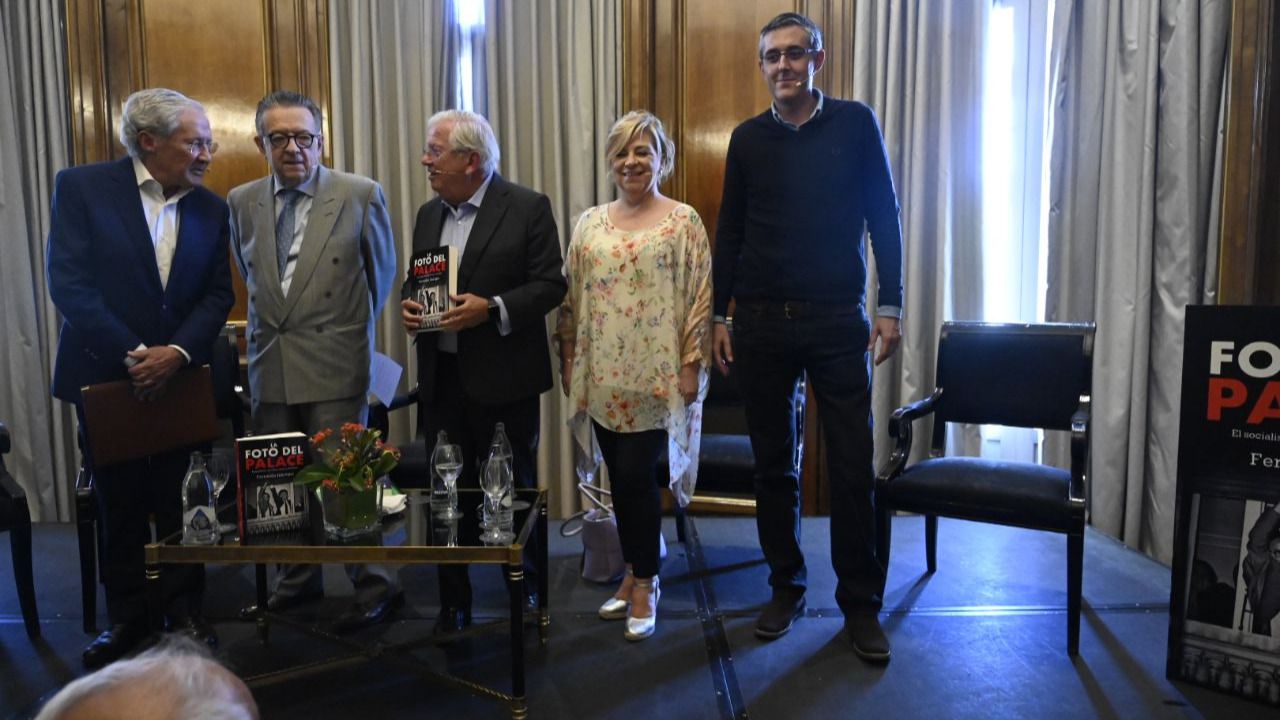 Fernando Ónega, Miguel Herrero de Miñón, Fernando Jáuregui, Elena Valenciano y Eduardo Madina (Foto: Chema Barroso) 