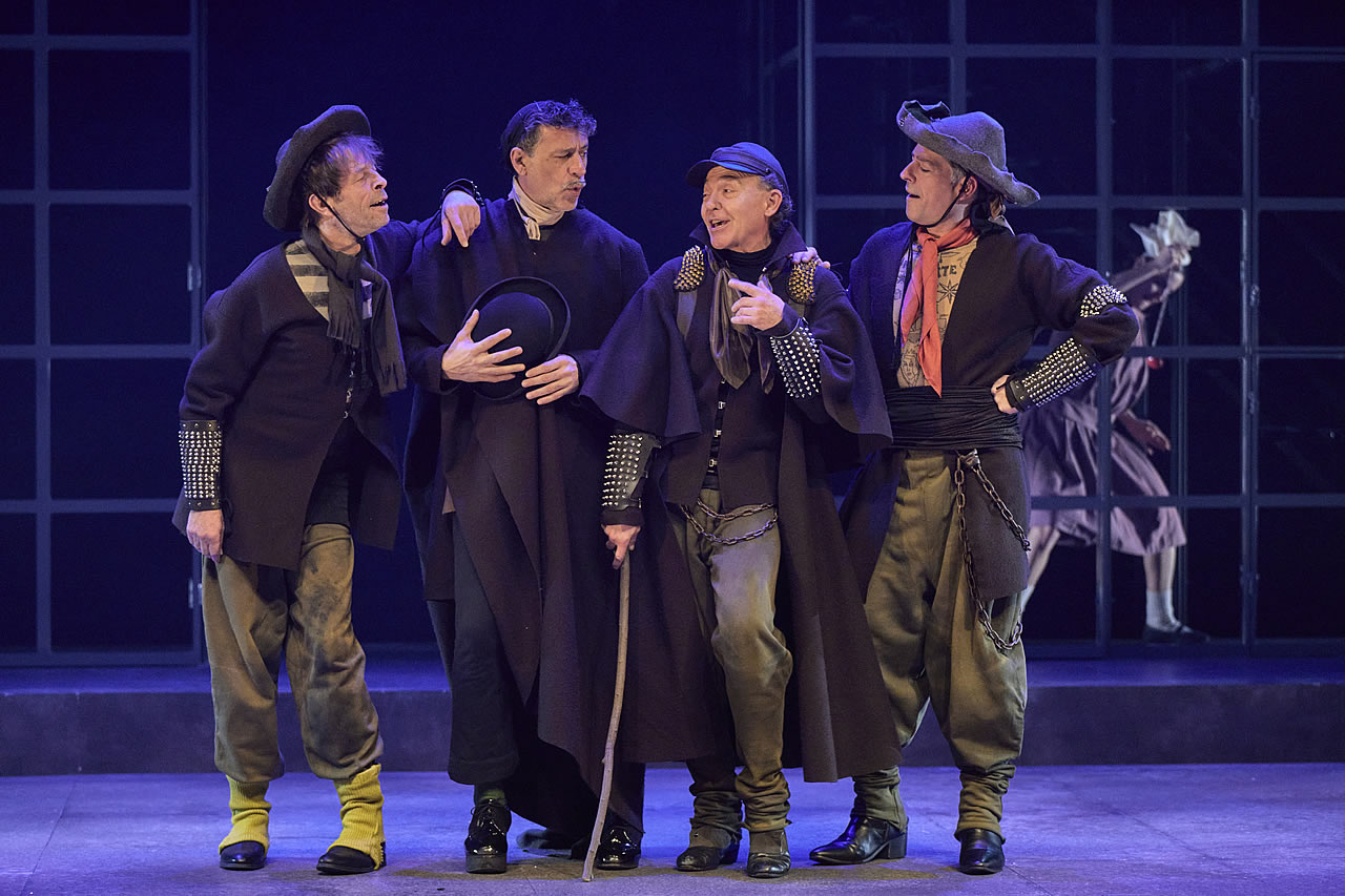 (Escena de 'Los cuernos de don Friolera' / Foto: Pablo Lorente)