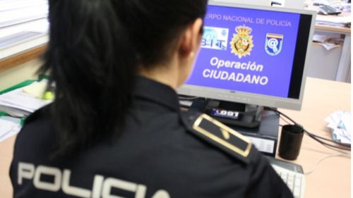 Mujeres policías relatan sus vivencias por las calles a través de Twitter