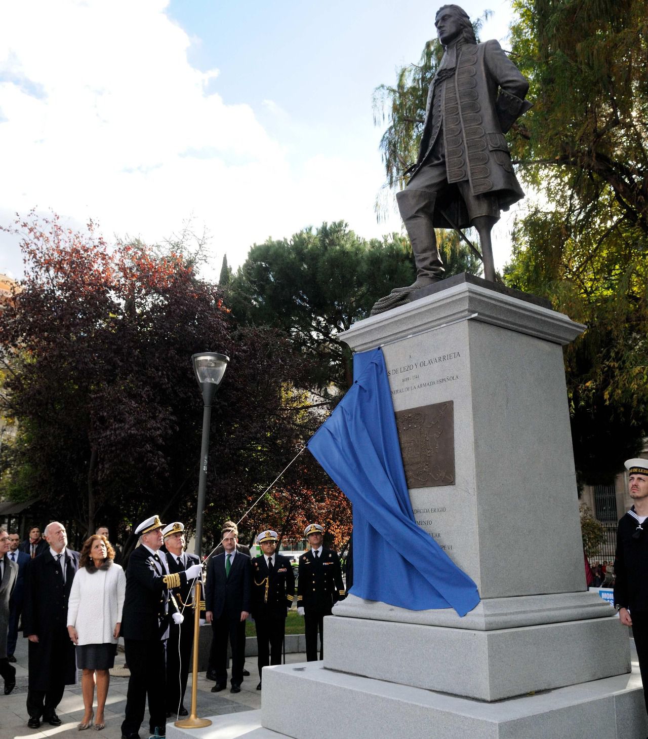 La alcaldesa de entonces de Madrid, Ana Botella, inauguraba junto al rey Don Juan Carlos I un monumento en la plaza de Colón del marino Blas de Lezo