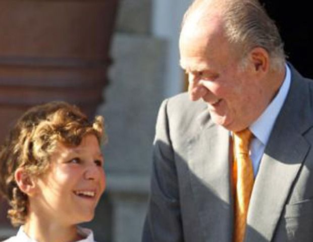 Froilán, de niño, con su abuelo Juan Carlos I