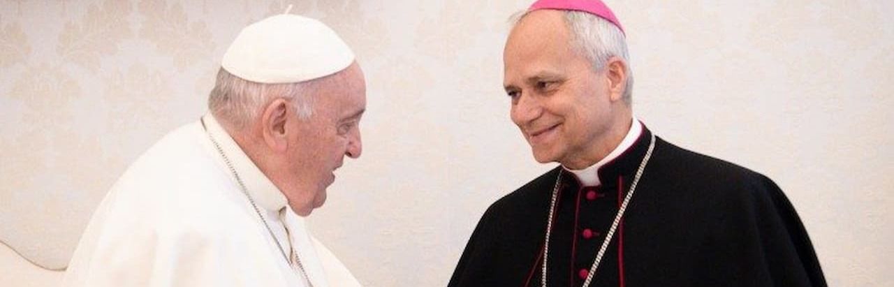 El papa Francisco, con el cardenal Prevost, ahora León XIV
